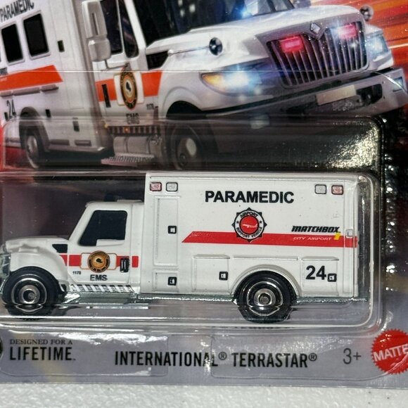 Matchbox International TerraStar Paramedic Ambulance • 24/125 • Diecast Truck - Picture 3 of 6
